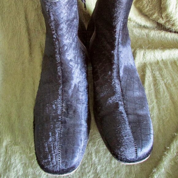 GUCCI- Blk Pony Boot - worn twice- Pony cut to look like Croco- size 45-Tom Ford - Picture 2 of 8